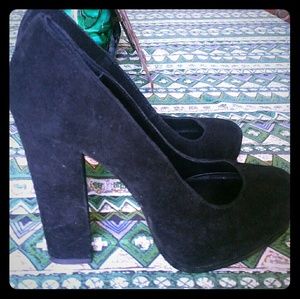 Size 7 black Steve Madden Platform Heels